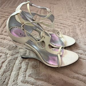 Bebe Clear Wedge Sandals Cream Patent Leather Size 8